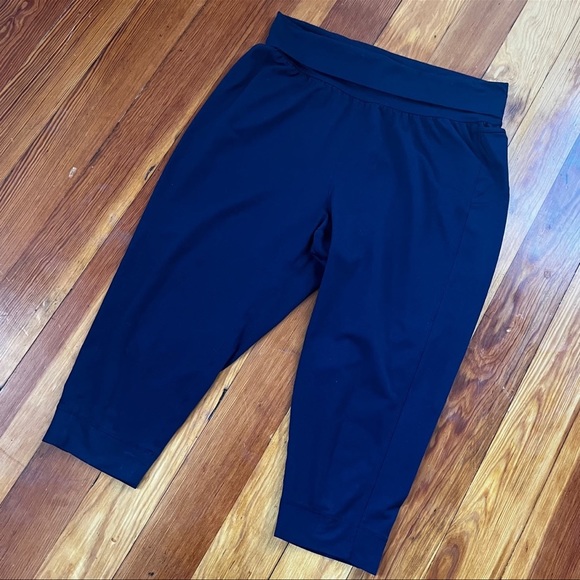 Patagonia Women's Trail Beta Capri Leggings Navy Size Small - Picture 2 of 10